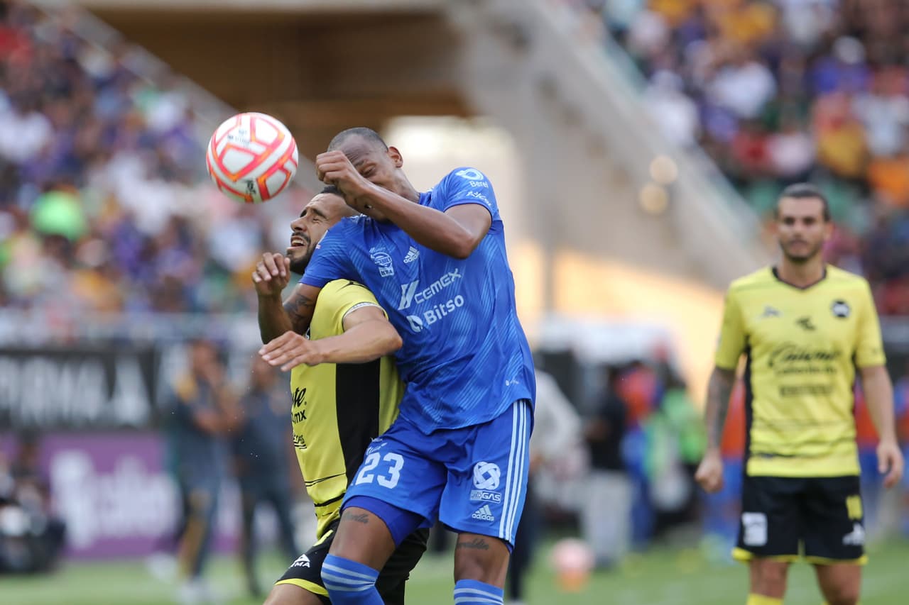 Tigres lograron su primer triunfo de la temporada tras imponerse a Mazatlán que no aprovechó que el rival sufrió la expulsión de Córdova.