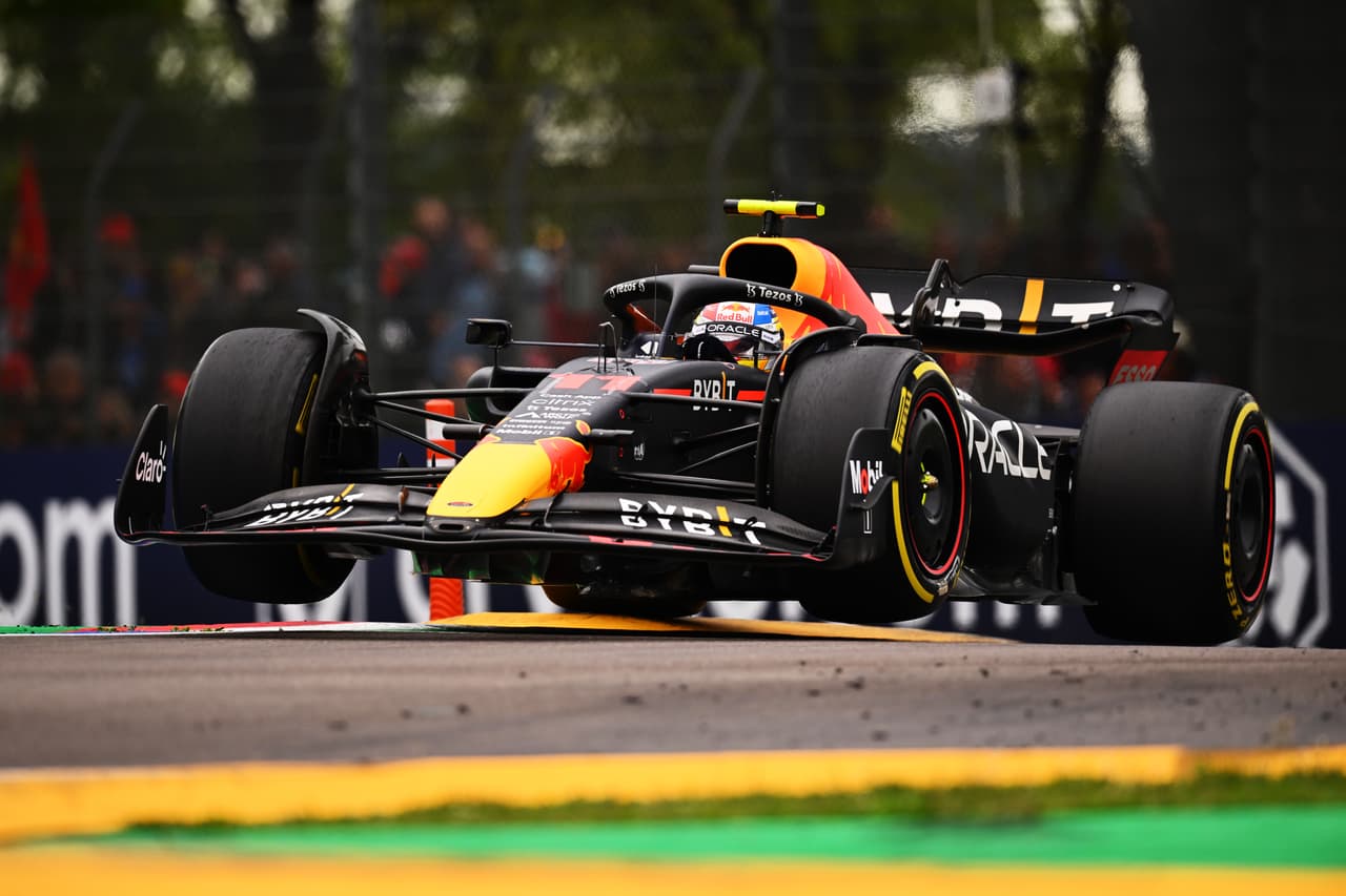 Gran carrera de Red Bull para su primer 1-2 desde el 2016 con Max Verstappen ganador en el GP de Imola y el mexicano Sergio 'Checo' Pérez como segundo lugar en el podio en Italia.