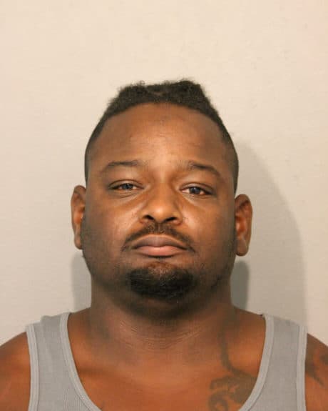 Muchos de los que ya fueron arrestados en el último ataque de saqueo en Chicago ahora se enfrentan a los jueces del condado de Cook. 
<br>
<br>La policía de Chicago arrestó a más de 100 personas la madrugada del lunes durante este último saqueo en la ciudad.
<br>
<br>Arrestos: Paul Dupont. Dirección del suceso: cuadra 800 de West North Ave
<br>Cargos: Un delito grave de robo, un delito grave de saqueo.