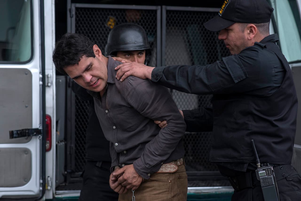 'El Chapo' sería recluido en un penal de máxima seguridad y su captura sería anunciada con bombo y platillos por el gobierno.