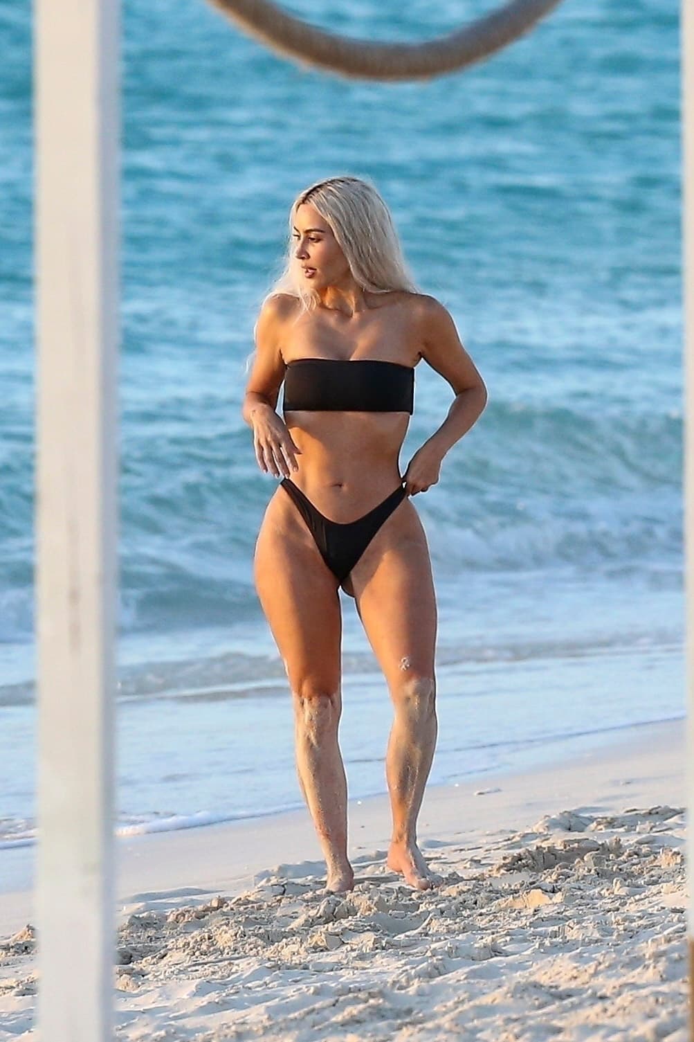 Desde inicios de julio, la estrella de 'Keeping out with The Kardashian' se dispuso a disfrutar el verano en las Islas Turcas y Caicos, al sureste de las Bahamas.