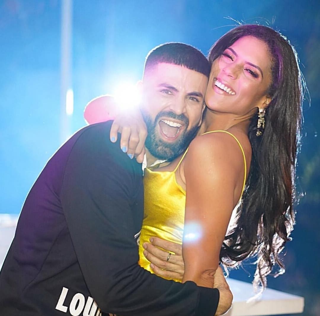 Jomari Goyso es un gran amigo de la dominicana. El presentador y experto en moda y belleza, le sacó muchas sonrisas y la puso en jaque en la pista.
<br>