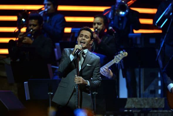 "Te quiero así estruendosa y delicada... Entre alegría y nostalgia... Porque me gusta tenerte vida mía... Y no quiero que te vayas", así cantaba Marc.