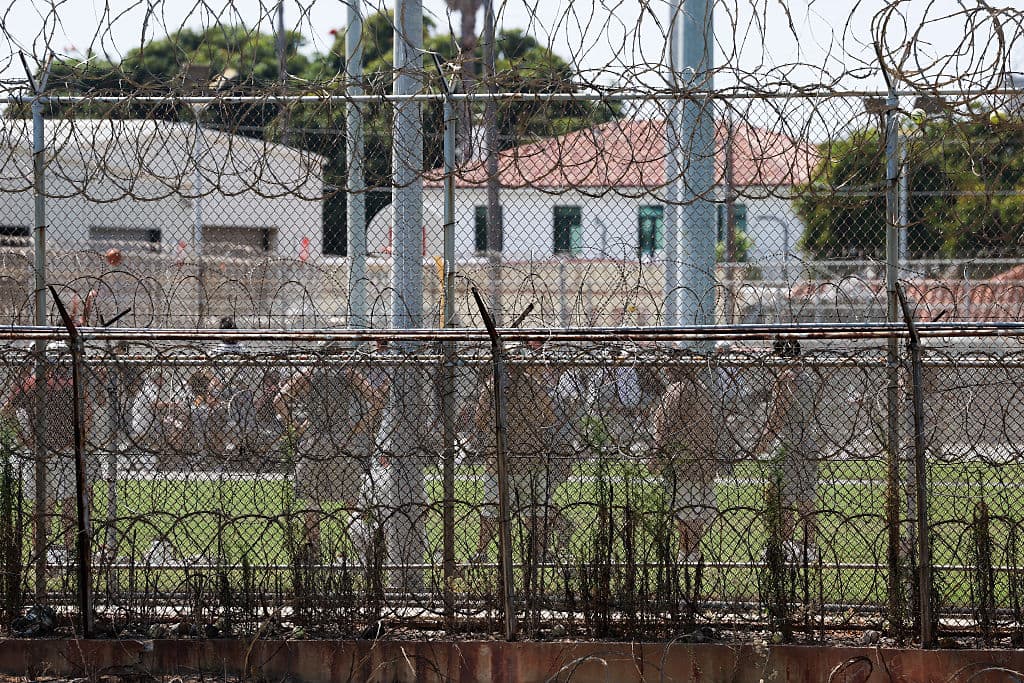 Terminal Island es la última instalación federal en cerrar en el último año. A finales de 2024, la Oficina de Prisiones anunció el cierre de siete instalaciones, incluyendo el Centro Correccional Federal en Dublin.