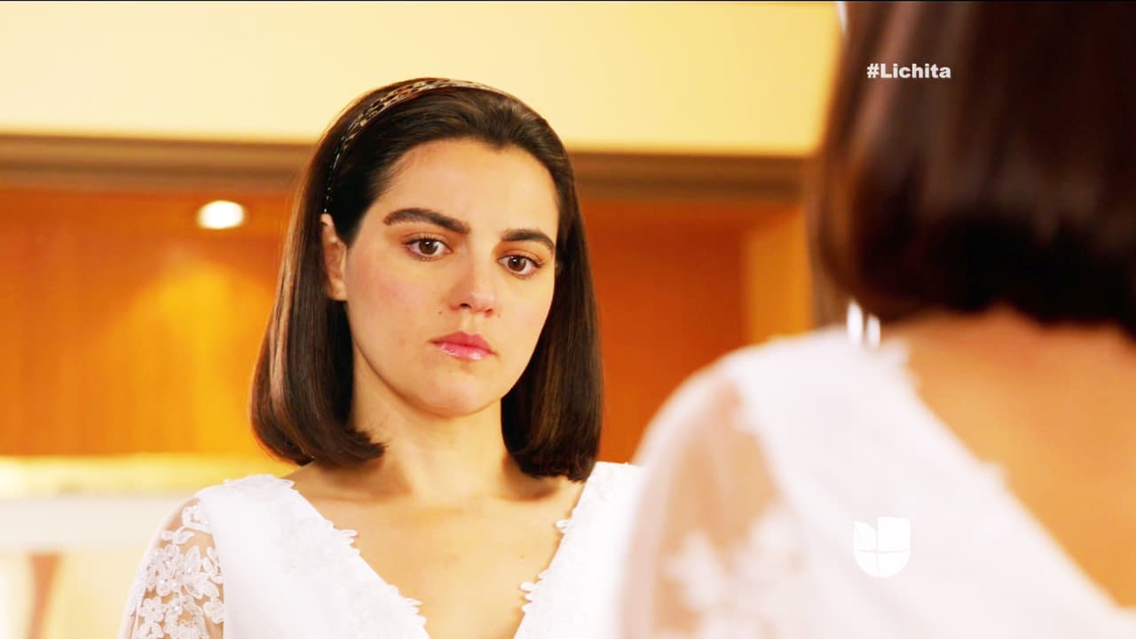 En Antes Muerta Que Lichita, Alicia se probó el vestido de novia que usará en su boda, pero sabe muy bien que no podrá ser feliz.