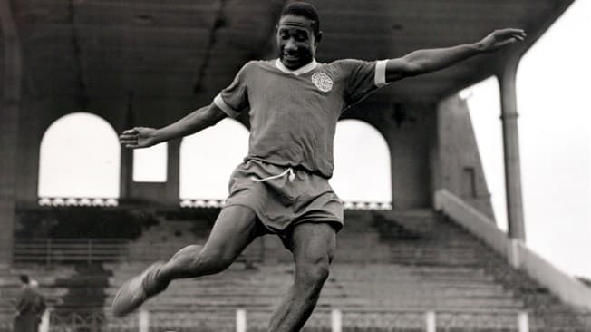 Djalma Santos - Fueron un total de 1,065 partidos como profesional entre 1947 y 1970. El brasileño, quien falleció en el 2013, jugó para Portuguesa, Palmeiras, Atlético Paranaense y la selección de su país.