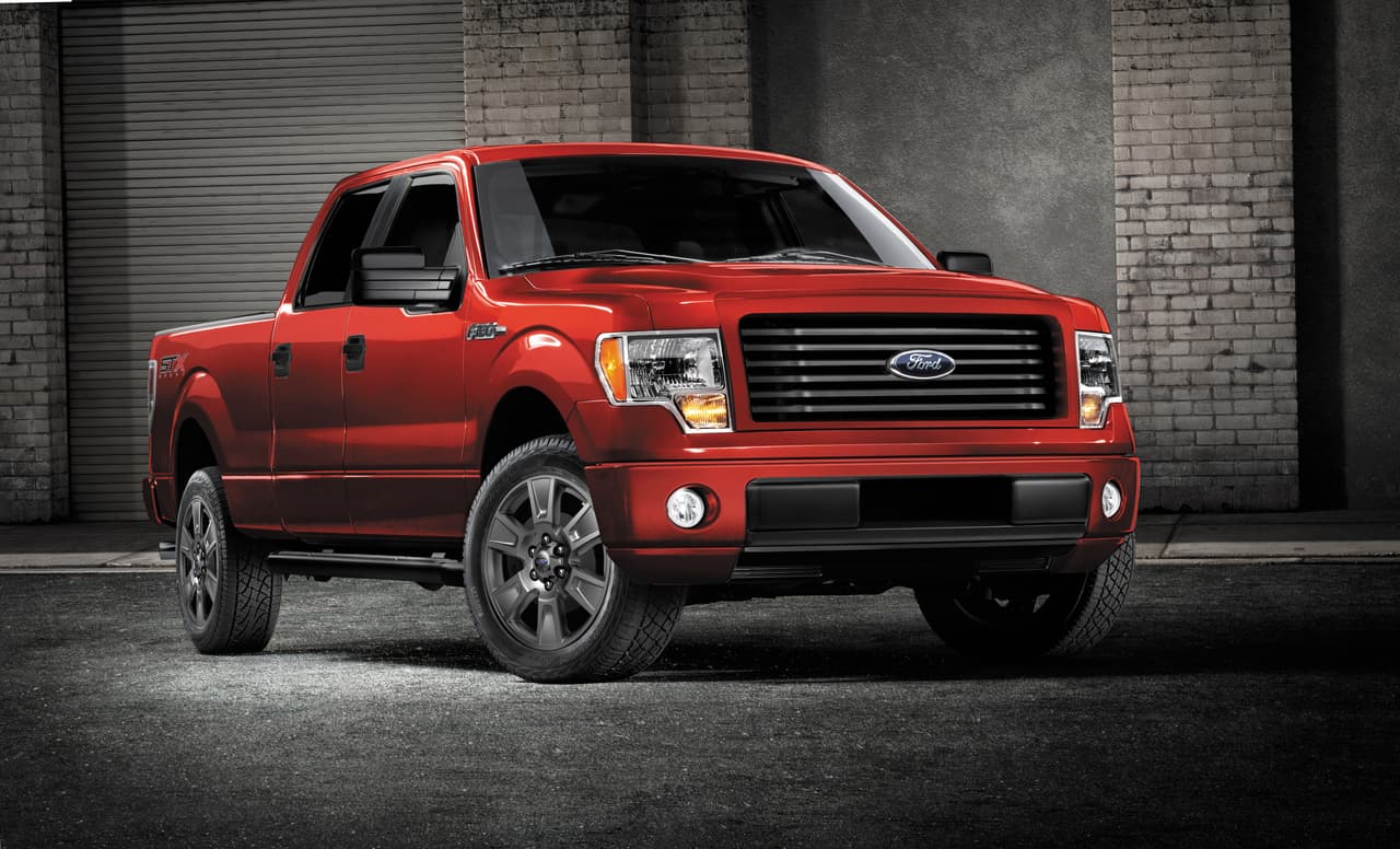 <b>5. Ford F-150</b>: La camioneta pickup más vendida en Estados Unidos es también la quinta la con el mayor valor de reventa en el mercado, o la última de esta corta lista. Lo que no quiere decir que no tiene un valor de reventa excepcional, el cual mejoró notoriamente después de la introducción del modelo 2015, más liviano y eficiente como consecuencia del uso de aluminio ultra resistente en su bastidor y carrocería. 
<br>
<br>Según el índice de precios en subasta de autos usados del último trimestre de 2016, compilado por KBB, la Ford F-150 de los años 2013 al 2015 perdió en promedio 
<b>un 11% de su valor o la cantidad de 2,083 dólares</b>.
<br>
<br>
<br>En la imágen la 
<b>Ford F-150 STX 2014</b>.