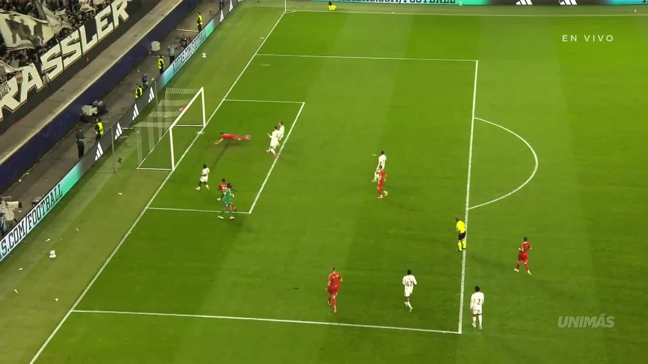 ¡Gol del LASK! Joya de remate de palomita de Florian Flecker para el gol