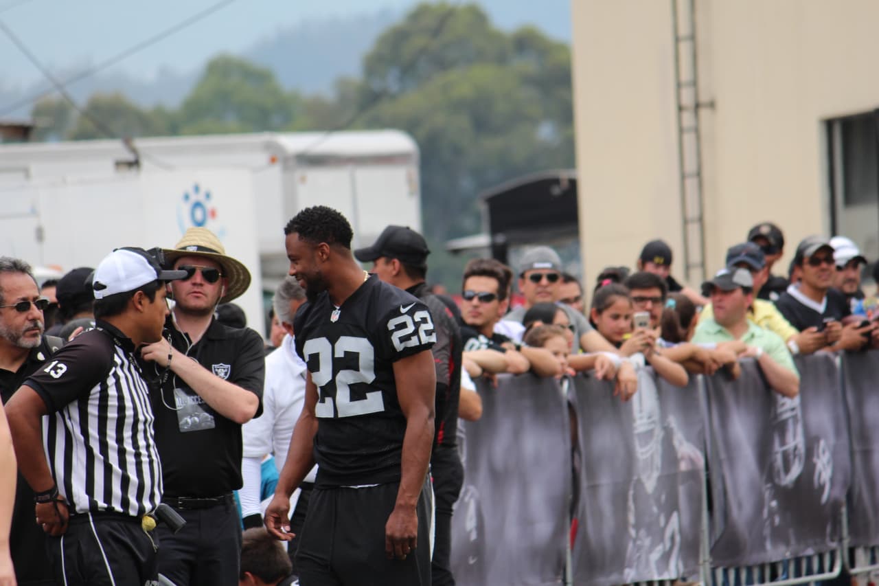 Te invitamos a disfrutar de las mejores imágenes de la visita de los Raiders al 'Coloso de Santa Ursula' promocionando el juego del próximo 21 de noviembre ante los Houston Texans.