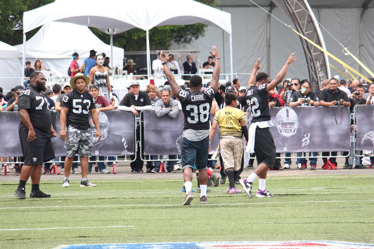 Te invitamos a disfrutar de las mejores imágenes de la visita de los Raiders al 'Coloso de Santa Ursula' promocionando el juego del próximo 21 de noviembre ante los Houston Texans.