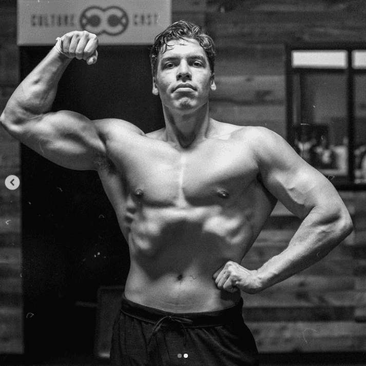 Joseph Baena había compartido muchas fotos junto a al exgobernador de California, pero nunca con sus hermanos, lo que hacía pensar que no llevaba buena relación con ellos. Sin embargo, sus fotografías con Patrick Schwarzenegger demostraron que al menos los dos se llevan bien y deja abierta la posibilidad de que también conviva con sus otros hermanos.