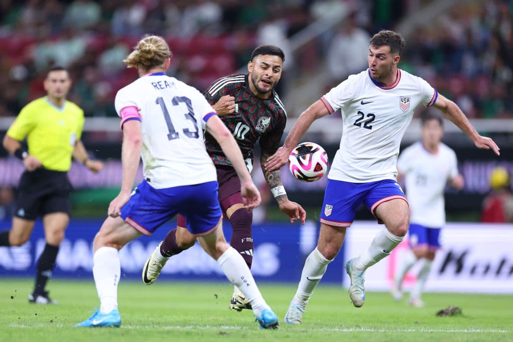 Faitelson defiende a Alexis Vega de los abucheos