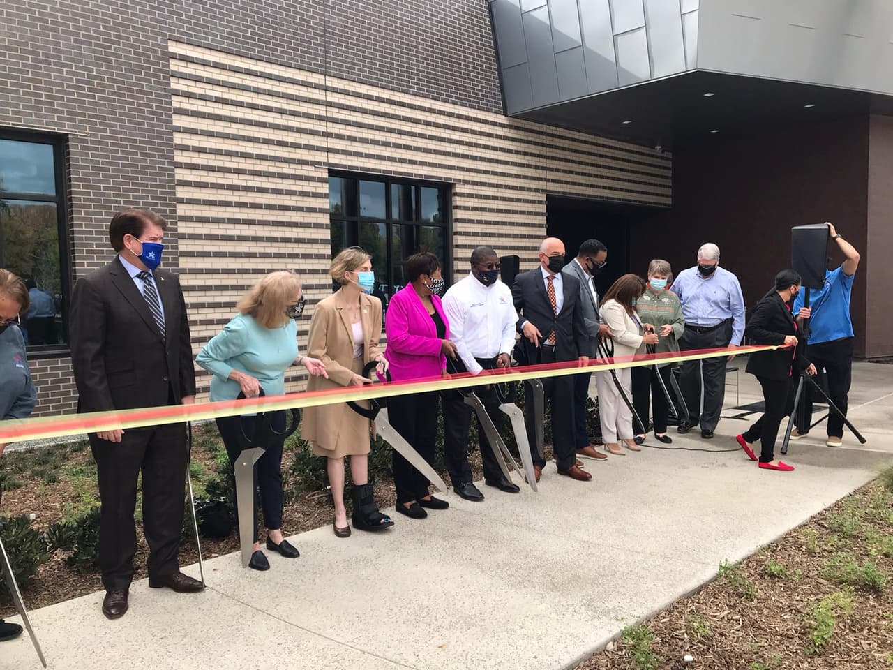 Este nuevo proyecto fue abierto oficialmente al público con una pequeña ceremonia realizada en por funcionarios de la ciudad seguido por el corte de cinta tradicional. 
<br>