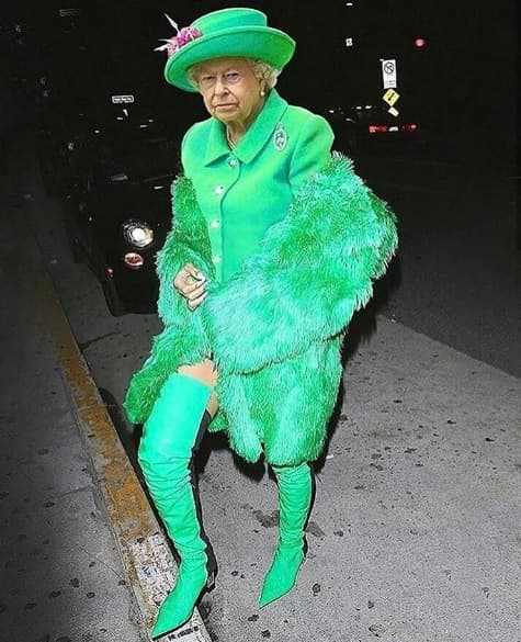 La cantante Rihanna publicó estos montajes fotográficos en los que se ve el rostro de la reina Isabel II de Inglaterra sobre el cuerpo de la artista. Las imágenes se distribuyeron a través de la cuenta de Instagram de Rihanna (@badgalriri) entre el 22 y el 24 de abril.