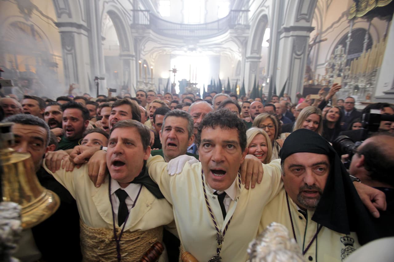 Banderas es un cofrade de las Reales Cofradías Fusionadas de Málaga.