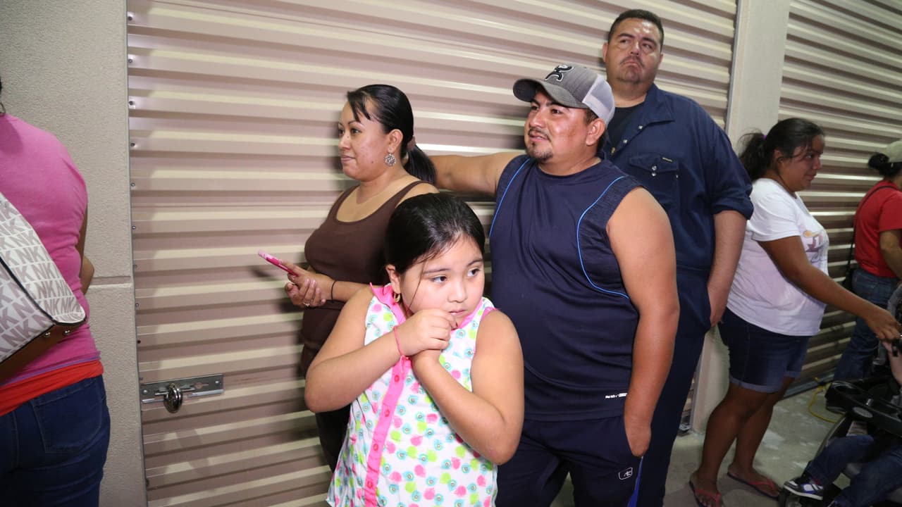 Así fue la entrega de ayudas por 'El Bueno, La Mala y El Feo' en Port Arthur, una de las localidades más afectadas por el huracán Harvey.