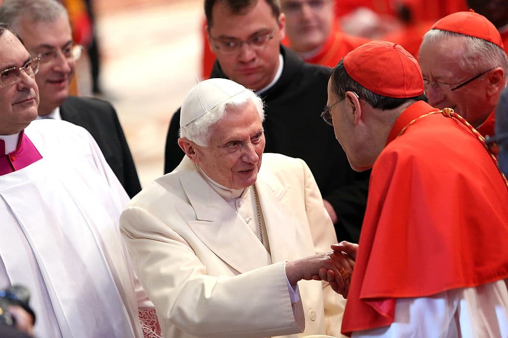 Benedicto XVI niega haber coescrito libro que critica al papa Francisco por su idea de ordenar hombres casados como sacerdotes