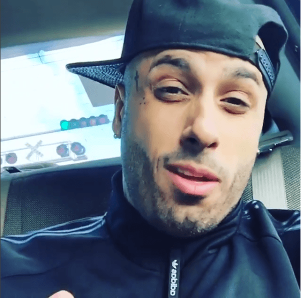 Pero siempre ha dado pistas de que es todo un romántico, ya que el 14 de febrero publicó un video en el que anunció que estaba en la búsqueda de un regalo para su mujer.