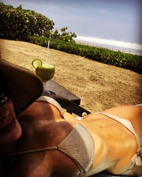 Algunas personas podrían pensar que Ninel sólo de preocupa por mantener su bien torneada figura, pero no es así.