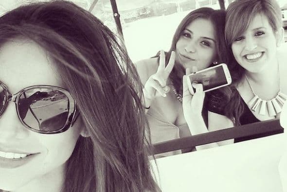 Alejandra no desperdicia ningún momento de su vida, disfruta cada instante al máximo, en compañía de sus seres queridos.