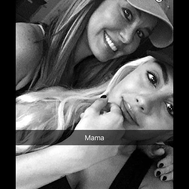 El parecido entre estas guapas es impresionante y sorprende que por Myrka no pasan los años.