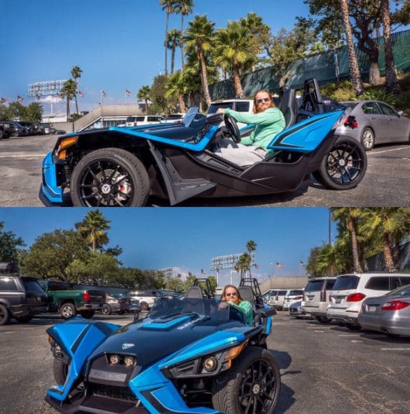 El pelirrojo y tercera base de los 
<b>Dodgers</b>, 
<b>Justin Turner</b>, también es aficionado a la velocidad y las carreras, por eso cada vez que puede asiste a ellas. También es amante de los autos divertidos como este 
<b>Polaris Slingshot </b>que presentó a sus seguidores en Instagram como su dulce y nuevo juguete para la ciudad de Los Ángeles.
<br>