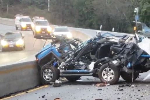 “El impacto arrancó el techo del vehículo”: aparatoso choque deja un muerto en el sur de la Bahía