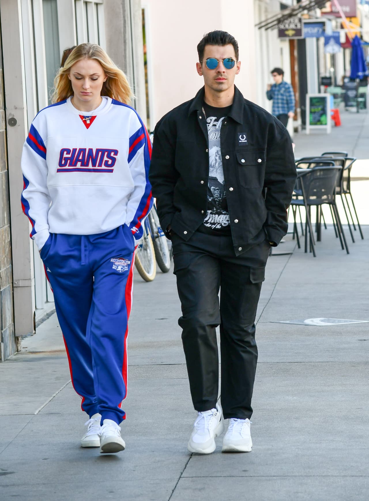 Sophie Turner y Joe Jonas nunca hablaron de su embarazo públicamente. Fue la revista US Weekly la encargada de dar a conocer que esperaban a su primogénito, d
<b><a href="https://www.univision.com/famosos/el-peor-dia-de-nuestras-vidas-la-triste-decision-que-sophie-turner-y-joe-jonas-tomaron-horas-antes-de-su-boda-fotos" target="_blank">iez meses después de unirse en matrimonio</a></b>.