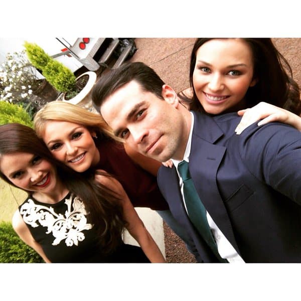 Al lado de todo el elenco de 'Pasión y Poder' nos regaló noches maravillosas.