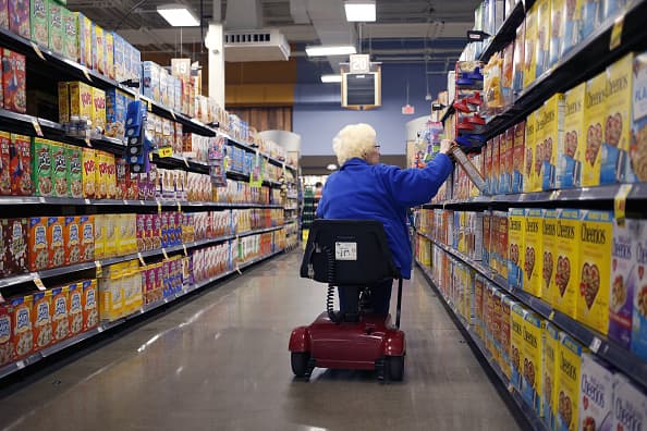 <b>La abundancia de productos y la facilidad de comprar: </b>En Estados Unidos hay millones de supermercados y tiendas de alimento con miles de productos a todos los precios y asequibles para personas de cualquier edad o condición fïsica.