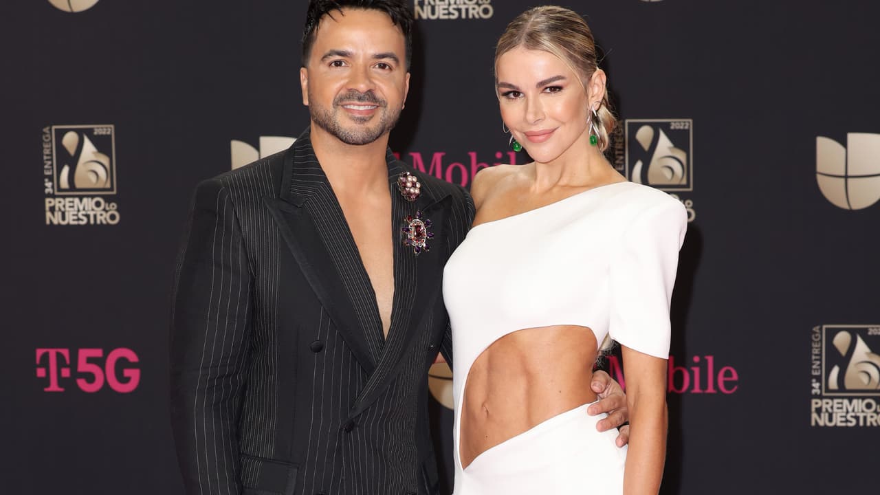 Luis Fonsi y Águeda López en Premio Lo Nuestro 2022