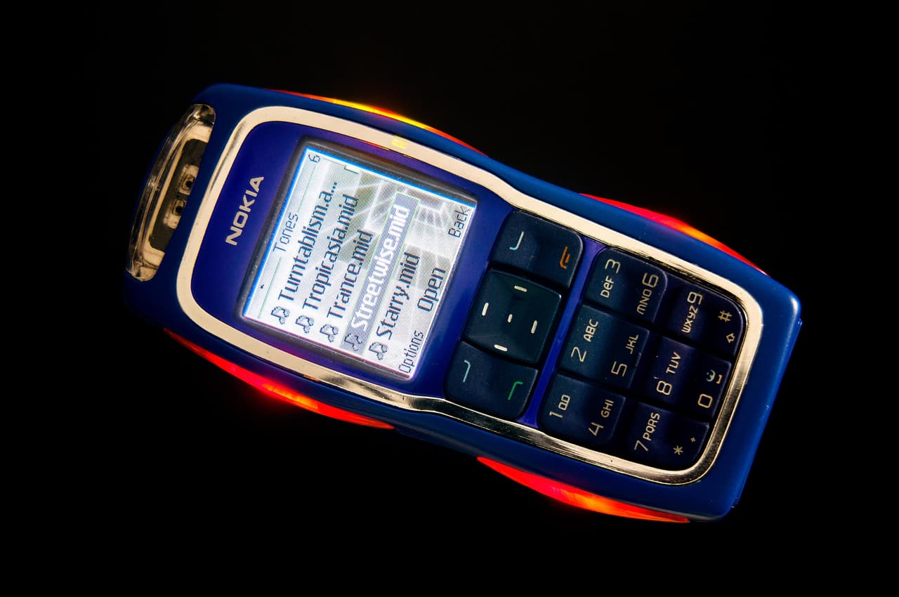 Vintage Nokia 3220 phone in studio setting