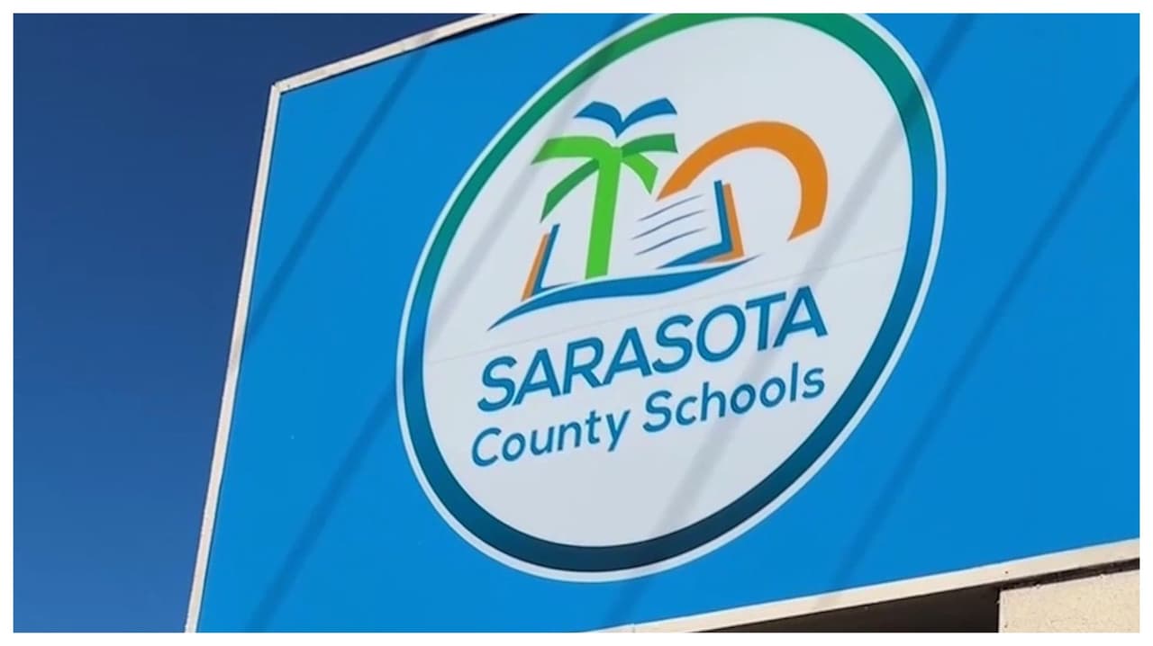 Cooperación con ICE de la presidenta de la Junta Escolar en Sarasota alarma a residentes