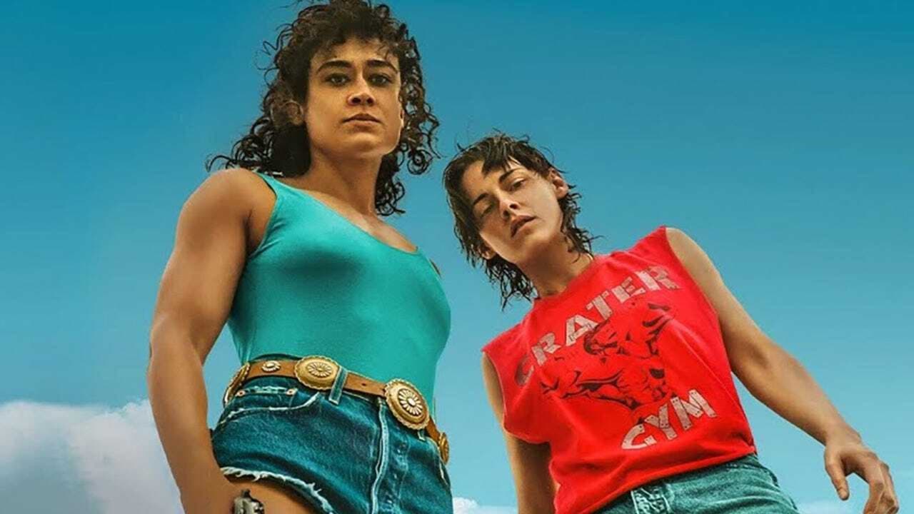 Kristen Stewart y Katy M. O'Brian en la película ‘Amor, mentiras y sangre’ (‘Love Lies Bleeding’)
<br>