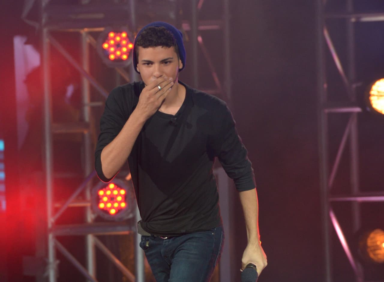 El boricua fue el último en audicionar en Miami Beach. Aunque los jueces admitieron que no fue la mejor presentación, le dieron el codiciado SÍ. Ricky, Laura y Alejandro lo acompañaron hasta afuera para despedirse en grande.