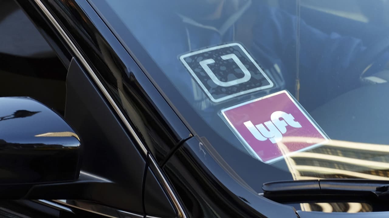 Nueva York limita por un año la incorporación de nuevos Uber y aprueba un salario mínimo para sus conductores