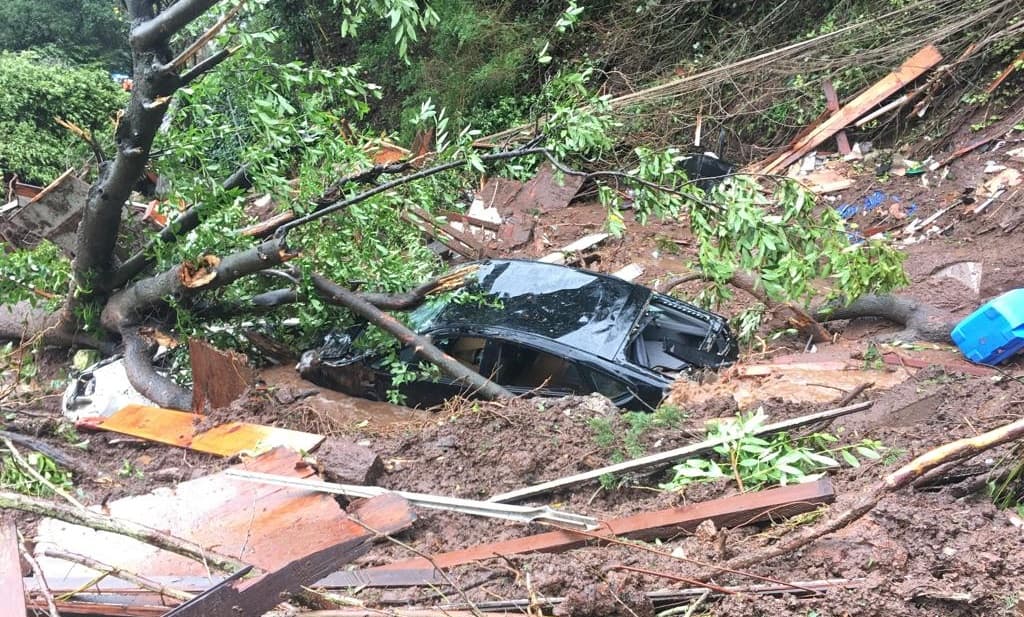 Deslave en el norte de California arrastra casa con una mujer adentro