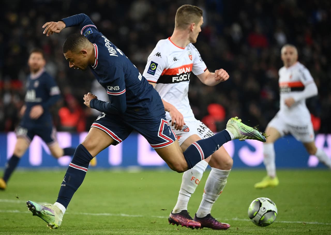 El PSG goleó al Lorient gracias a los dobletes de Neymar y Mbappé, así como otro tanto de Messi.