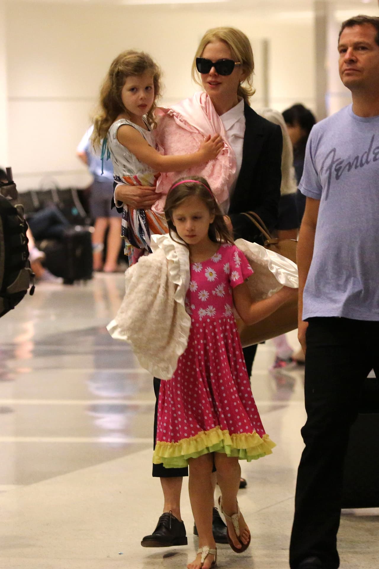 Los cuales fueron adoptados, cuando estaba casada con el actor Tom Cruise.