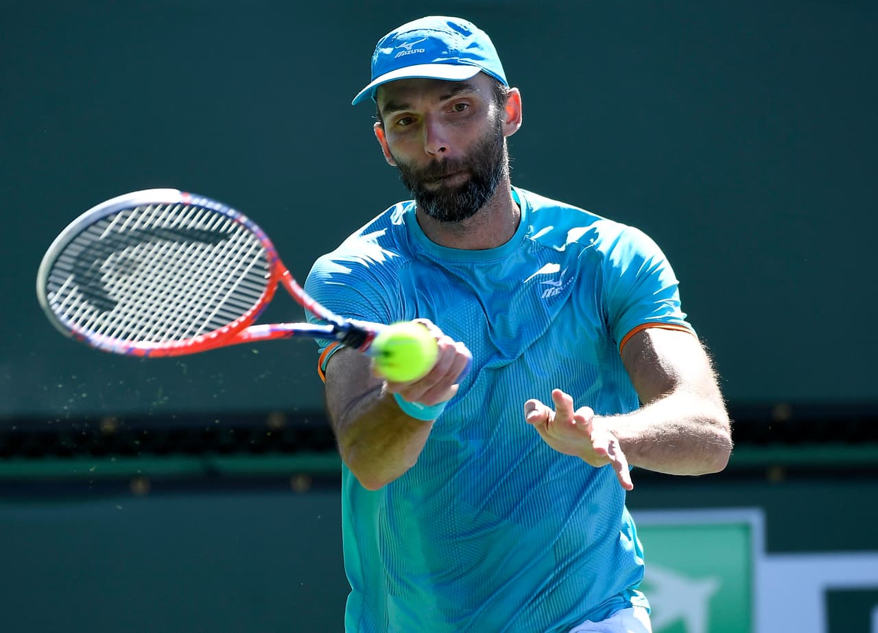 Aunque el grueso de los jugadores en la actualidad son jóvenes, los más grandes de esta era son los más veteranos y son la excepción a la regla. Pero con su triunfo Karlovic por 7-6 y 7-6 sobre el australiano Mattew Ebden en la primera ronda del torneo de Indiand Wells, deja la vara alta.
