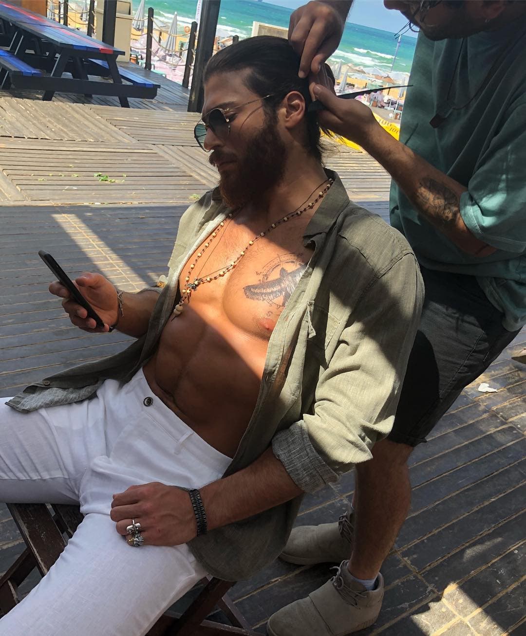 Gracias a su desempeño como deportista, obtuvo una beca en la
<b>Universidad de Yeditepe</b> para estudiar derecho. En la actualidad se mantiene en forma practicando boxeo.