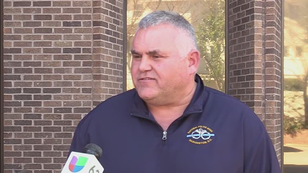 Tras acusar a oficiales de Austin por uso excesivo de la fuerza contra manifestantes en 2020, el jefe de la policía, Joseph Chacón, se dijo decepcionado por la decisión, mientras que el presidente de la Asociación de Policías hizo fuertes señalamientos contra el fiscal José Garza.