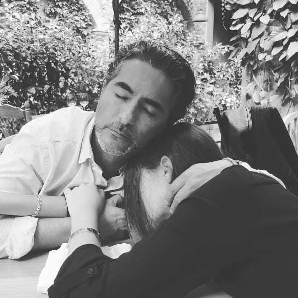 Raúl disfuta muchísimo el tiempo que pasa con sus hijas.