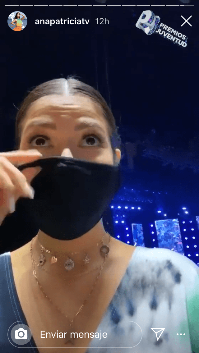 "Visítame en mis sueños y dame tu bendición, yo sé que mañana (jueves 13) 
<b><a href="https://www.univision.com/famosos/deseo-el-momento-de-sonarte-el-emotivo-mensaje-de-ana-patricia-para-su-papa-a-una-semana-de-su-fallecimiento-video" target="_blank">me acompañarás y a mi lado estarás</a> </b>como a ti te gustaba siempre: viéndome brillar", pidió a unas horas de su presentación en Premios Juventud. 
<br>