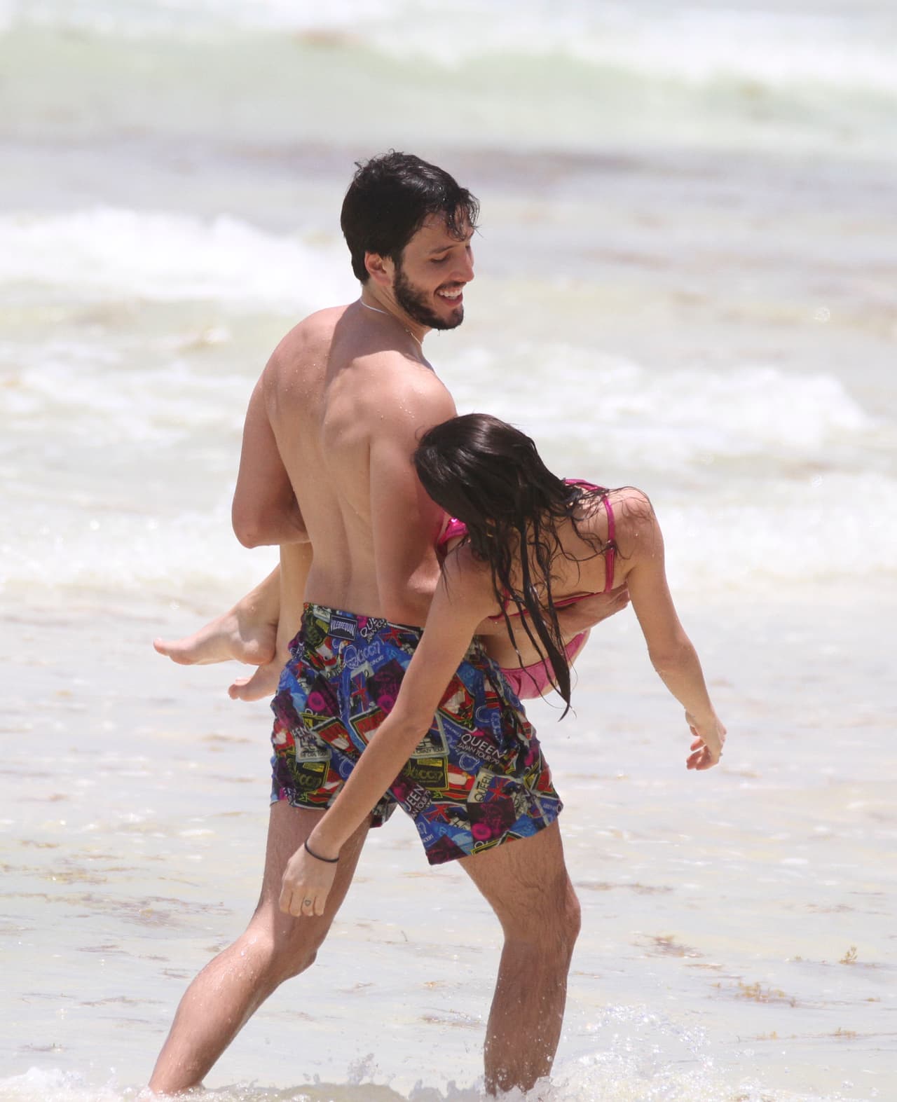 Sebastián no dejaba de ver amorosamente a Tini, quien parecía disfrutar el momento.