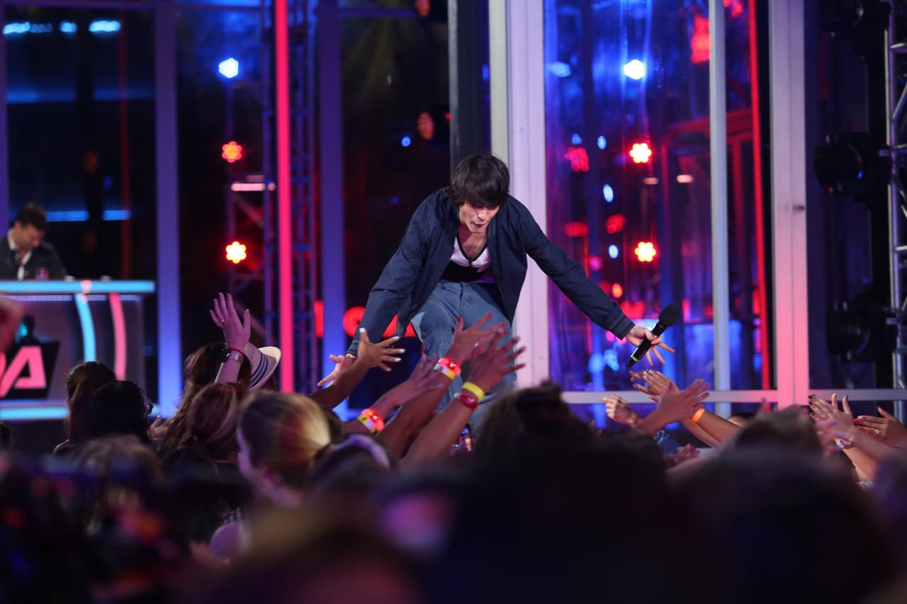 Christopher enamoró a las chicas con su look y convenció a los jueces con su voz.