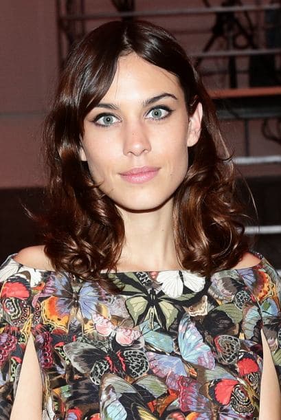 Un flequillo entero o de lado puede quedar muy bonito en este tipo de rostros, así como una longitud de cabello por debajo de la clavícula.