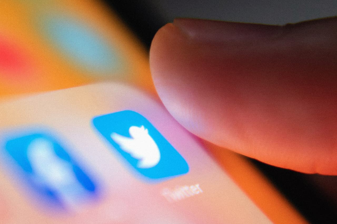 <b>Twitter</b>
<br>
<br>Los usuarios de esta aplicación generan 575,000 tuits por minuto en 2021. En 2017 producían unos 452,000.
<br>
<br>Según el estudio, los países con más personas sin internet en 2021 son India (685 millones de personas no tienen internet, el 50% de la población), China (582 millones de personas no tienen internet, el 41% de la población) y Pakistán (142 millones de personas no tienen internet, el 65 % de la población).
<br>