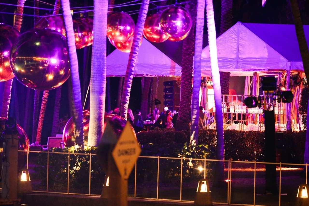 M´ás temprano, Alex Rodríguez sorprendió a su prometida con dos regalos muy especiales: uno de ellos fue 
<b><a href="https://www.univision.com/famosos/la-emotiva-dedicatoria-de-arod-que-hizo-llorar-a-jlo-el-dia-de-su-cumpleanos-numero-50-video">un video en Instagram</a></b>, donde le recordó lo importante que ella es para él.