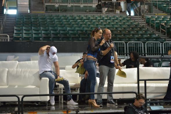 Estuvimos de stalkers tras Ninel Conde, desde los ensayos. Te invitamos a ver su recorrido por Premios Juventud 2015.